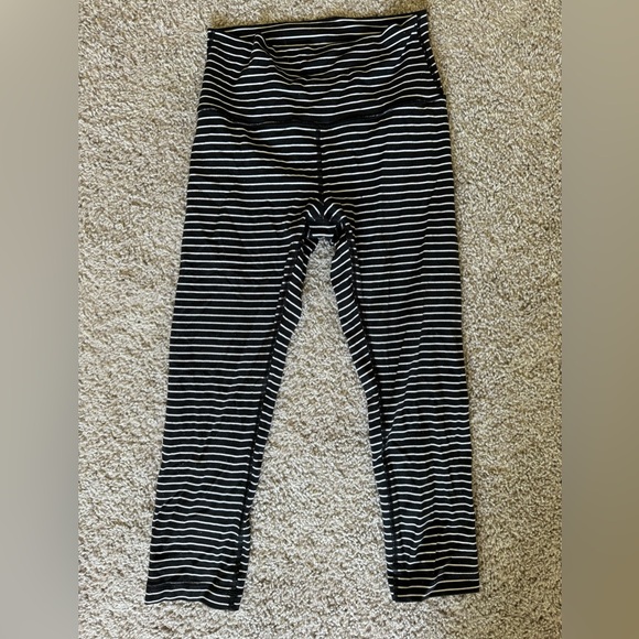 Lululemon Wunder Under High-Rise Tight 25" *Luxtreme. Size 6 - Picture 4 of 6